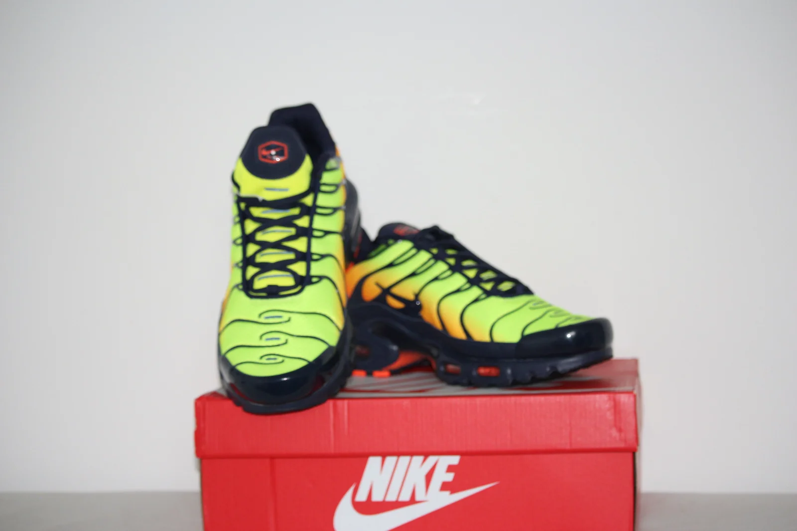 NIKE AIR MAX PLUS