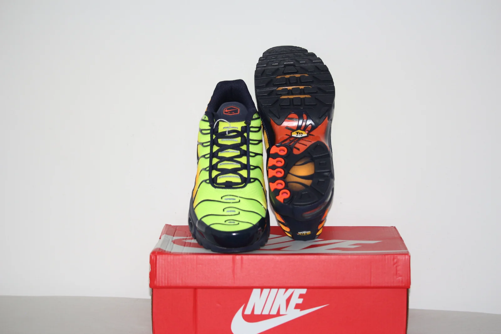 NIKE AIR MAX PLUS