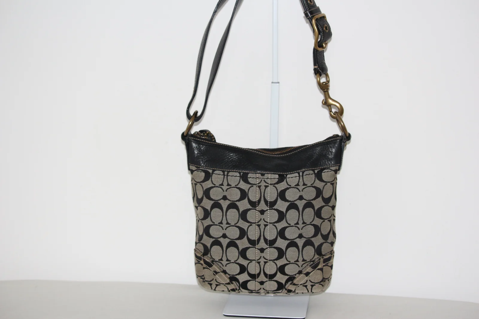 COACH SIGNATURE MEDIUM DUFFLE CROSSBODY BAG