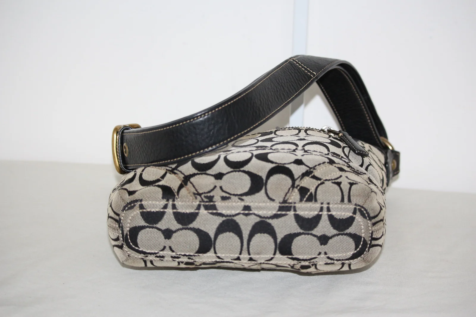 COACH SIGNATURE MEDIUM DUFFLE CROSSBODY BAG