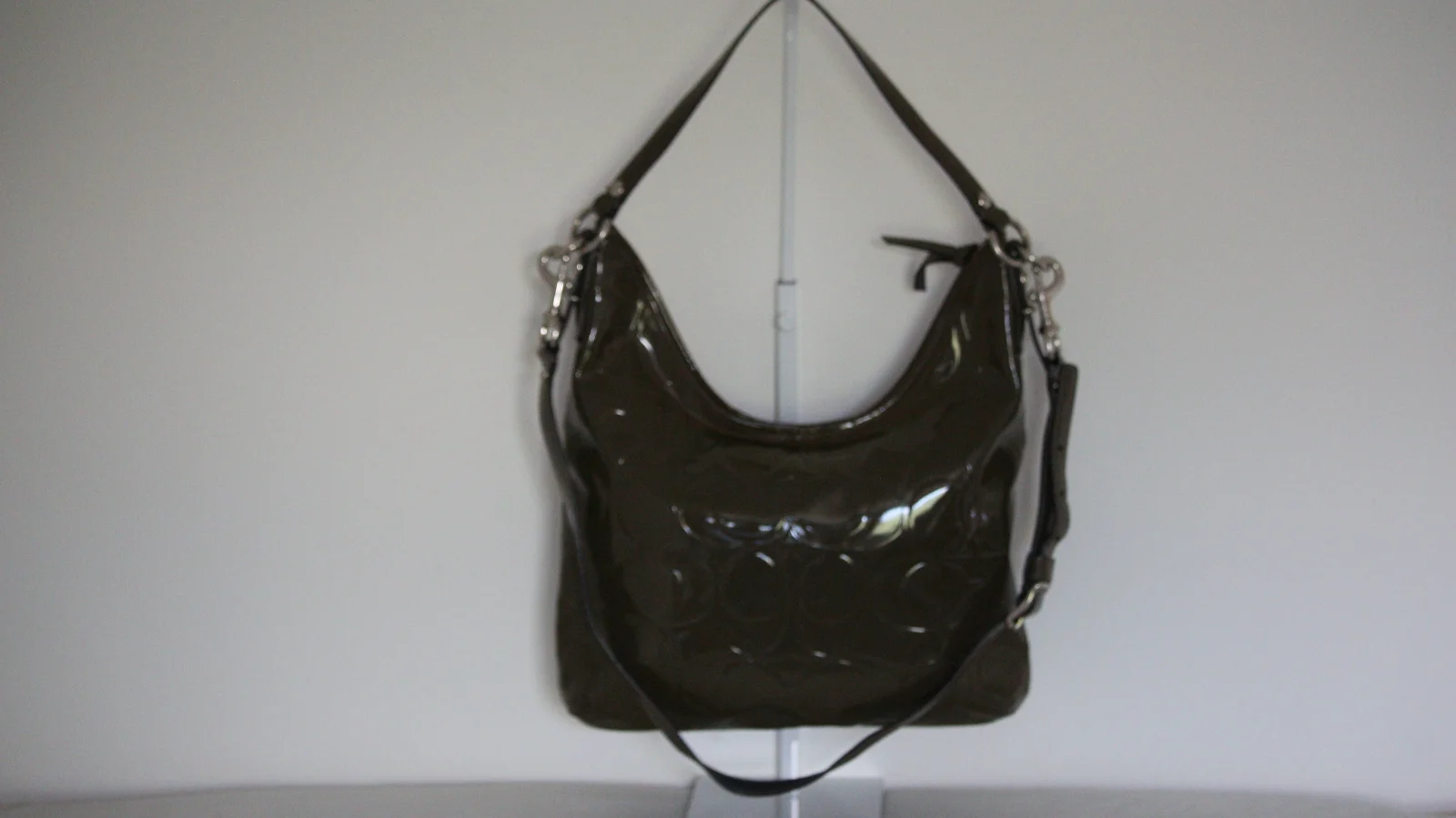 COACH SIGNATURE ENAMEL PATENT LEATHER BAG,