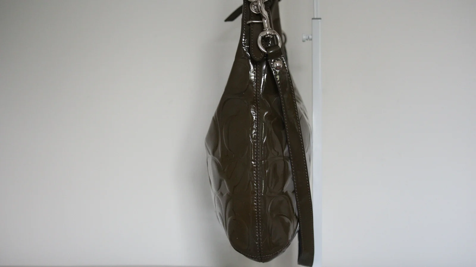 COACH SIGNATURE ENAMEL PATENT LEATHER BAG,