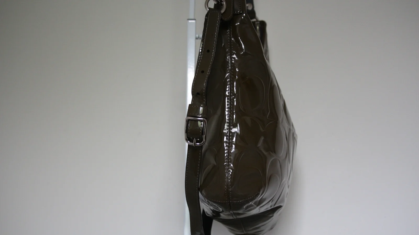 COACH SIGNATURE ENAMEL PATENT LEATHER BAG,