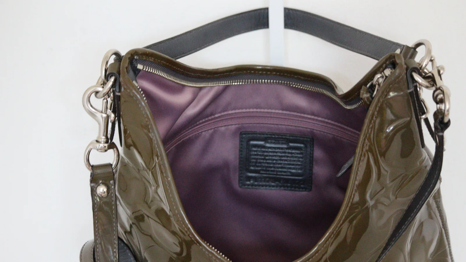 COACH SIGNATURE ENAMEL PATENT LEATHER BAG,