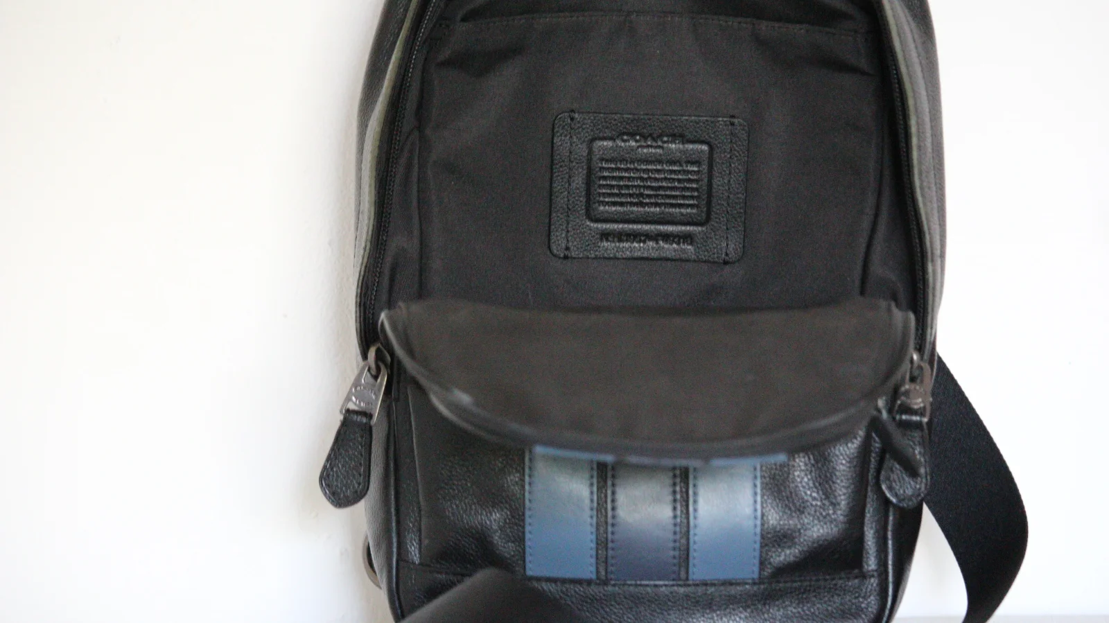COACH SLING CORSSBODY BAG