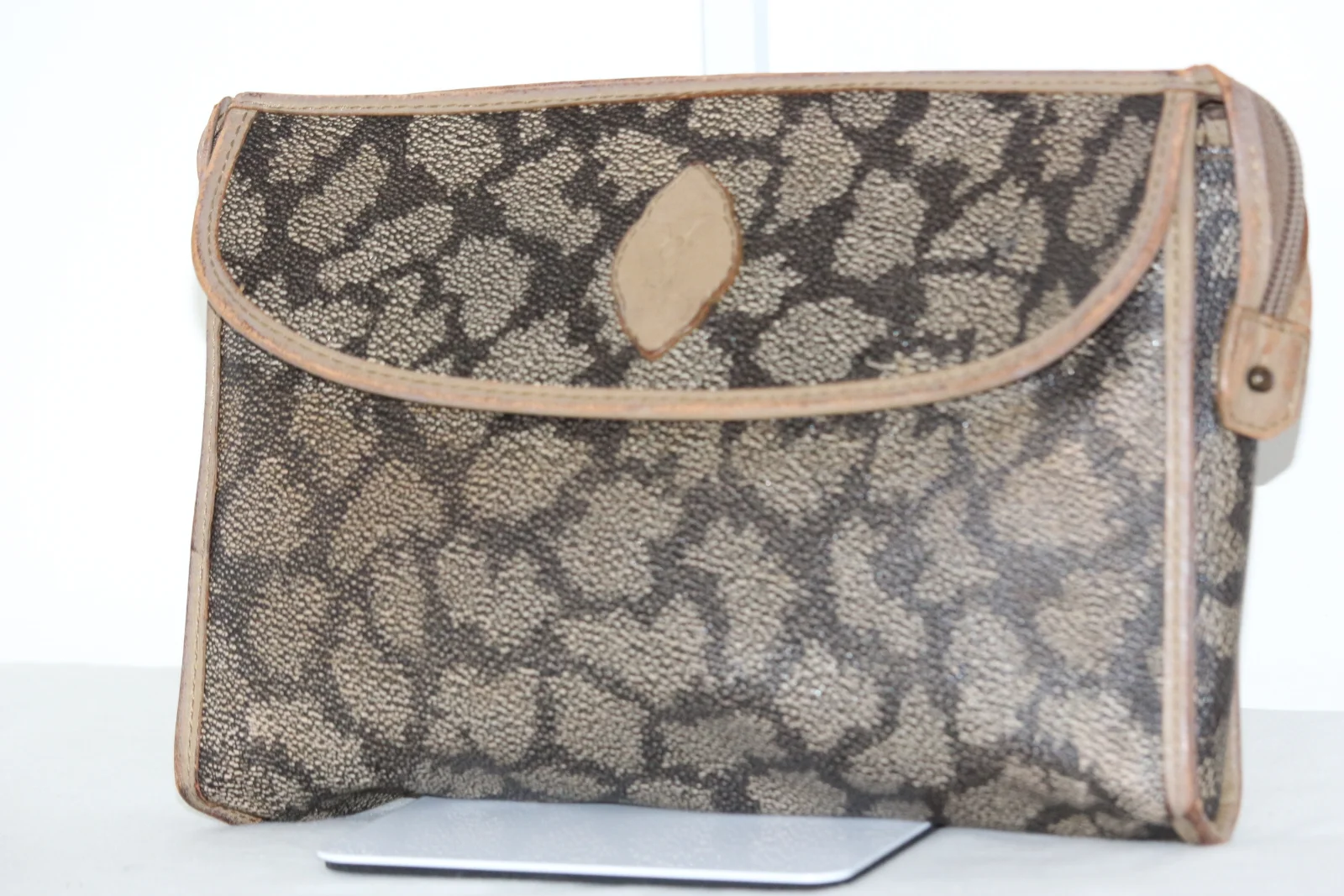 YVES SAINT LAURENT VINTAGE CLUTCH BAG