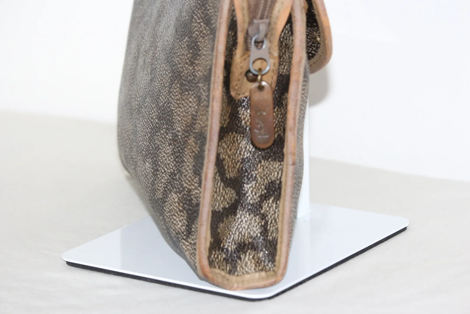 YVES SAINT LAURENT VINTAGE CLUTCH BAG