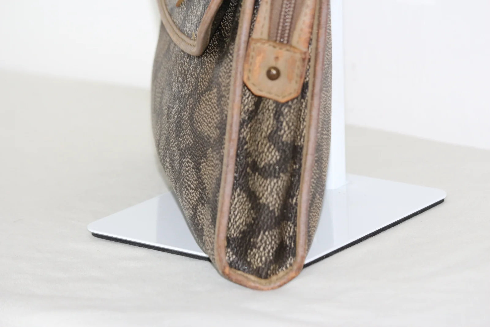YVES SAINT LAURENT VINTAGE CLUTCH BAG