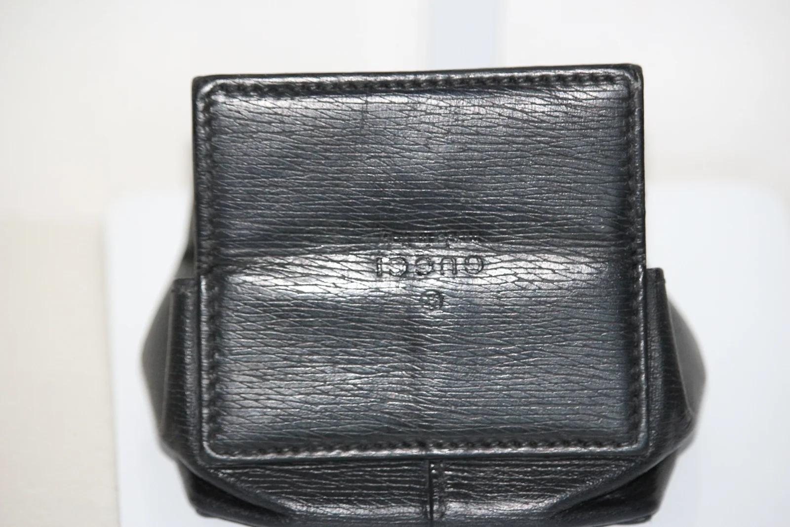 VINTAGE GUCCI LEATHER COMACT COIN OR VALET CASE