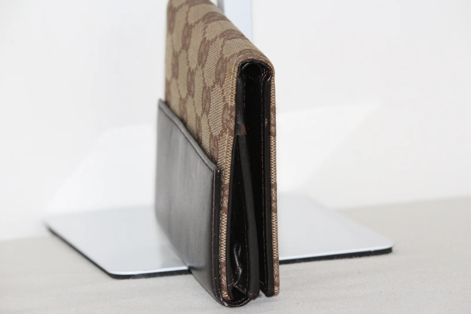 VINTAGE GUCCI BI-FOLD CANVAS LEATHER MEN'S WALLET