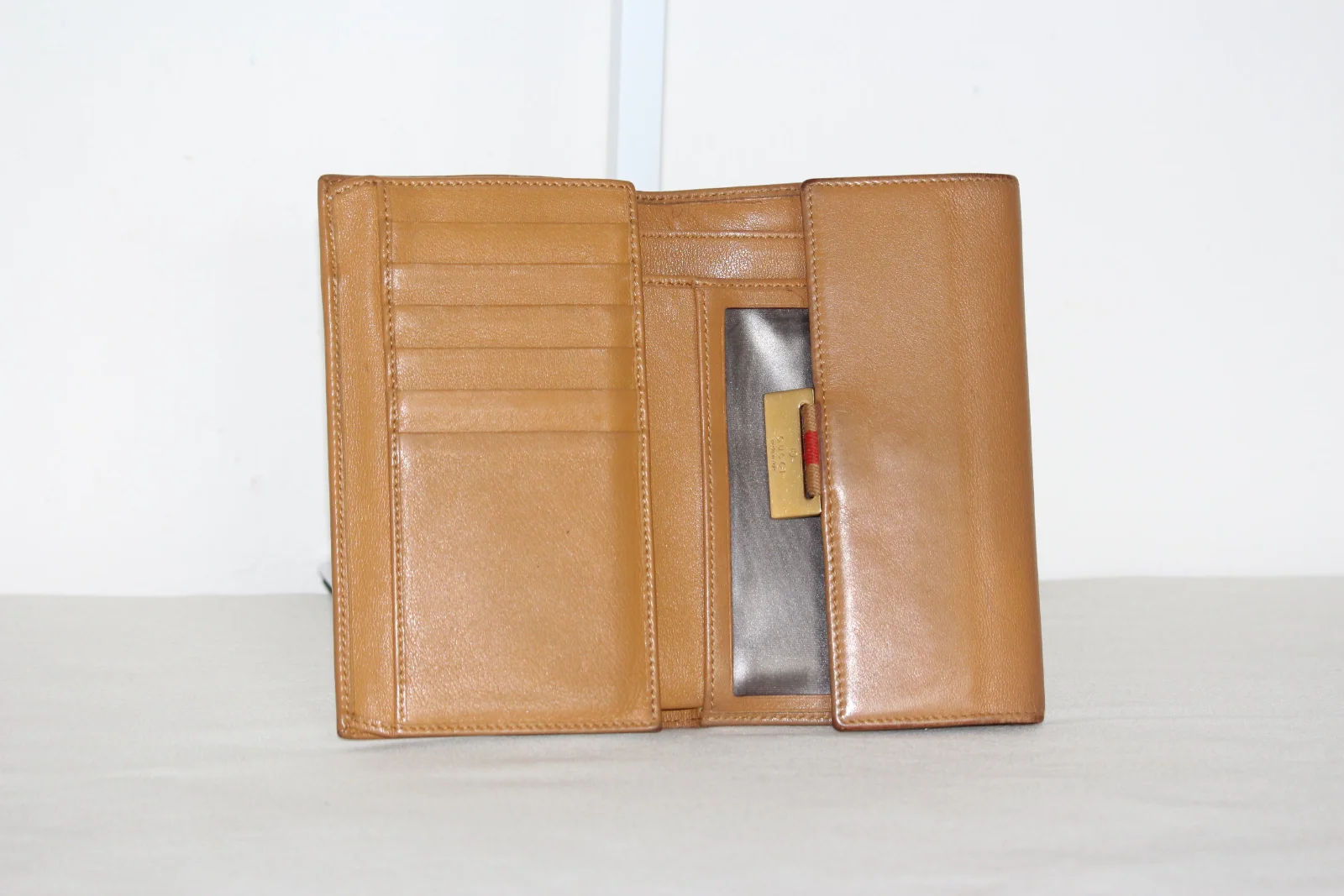 VINTAGE GUCCI BI-FOLD LEATHER TAN WALLET