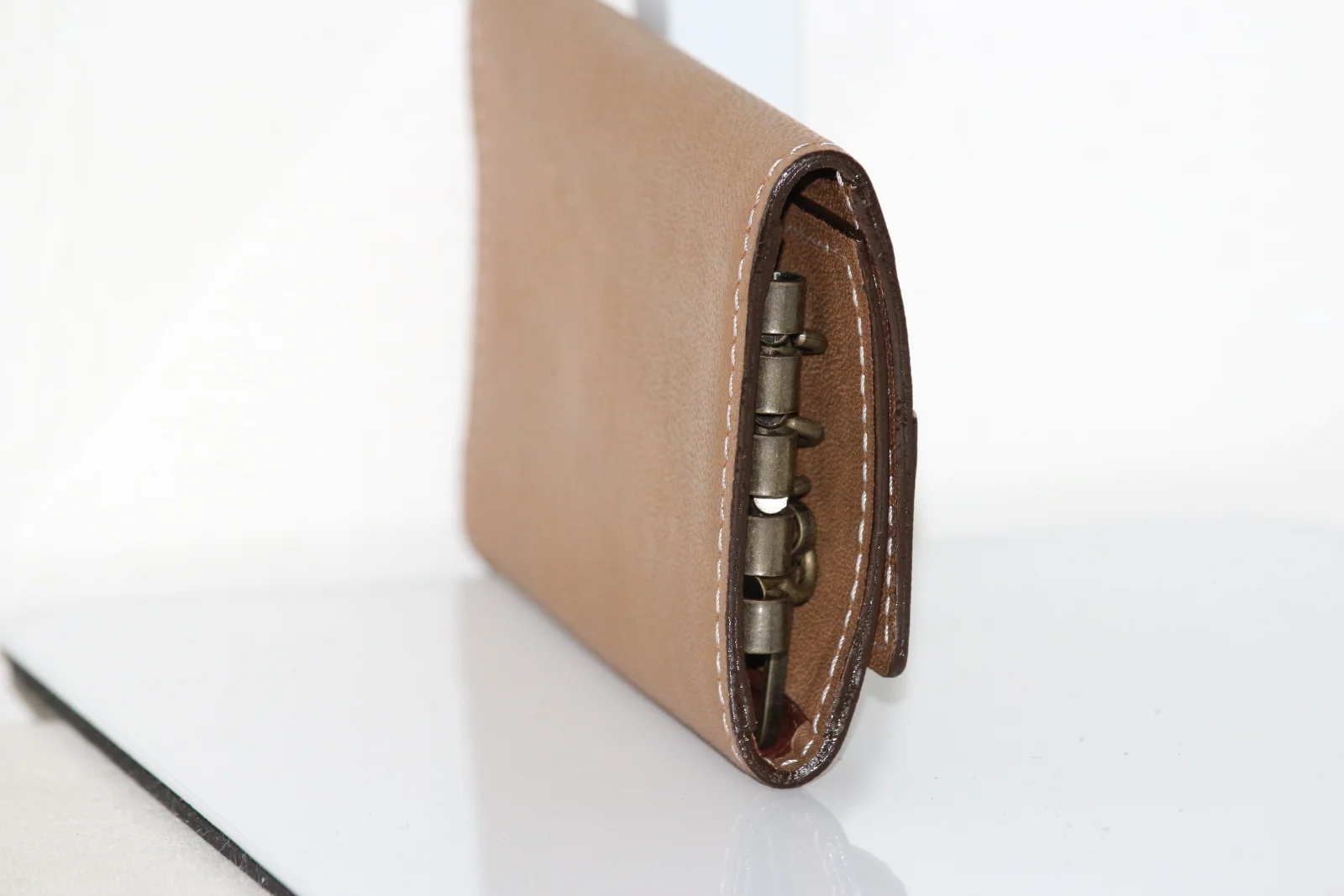 VINTAGE CAMEL LEATHER KEYRING HOLDER