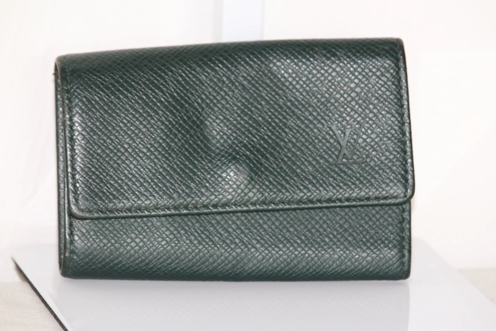 LOUIS VUITTON TAIGA LEATHER KEY HOLDER