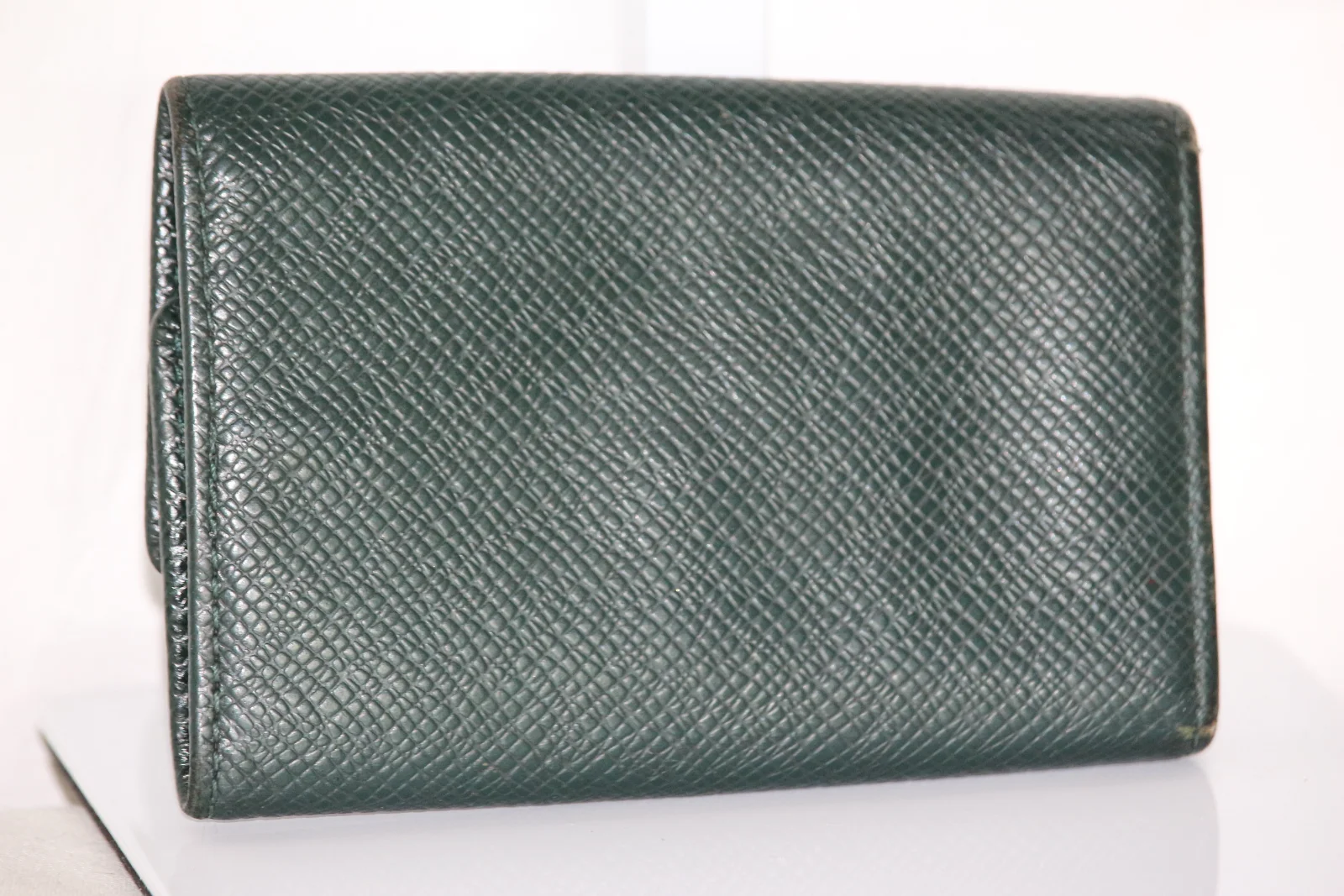 LOUIS VUITTON TAIGA LEATHER KEY HOLDER