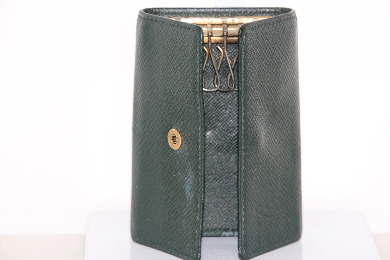 LOUIS VUITTON TAIGA LEATHER KEY HOLDER