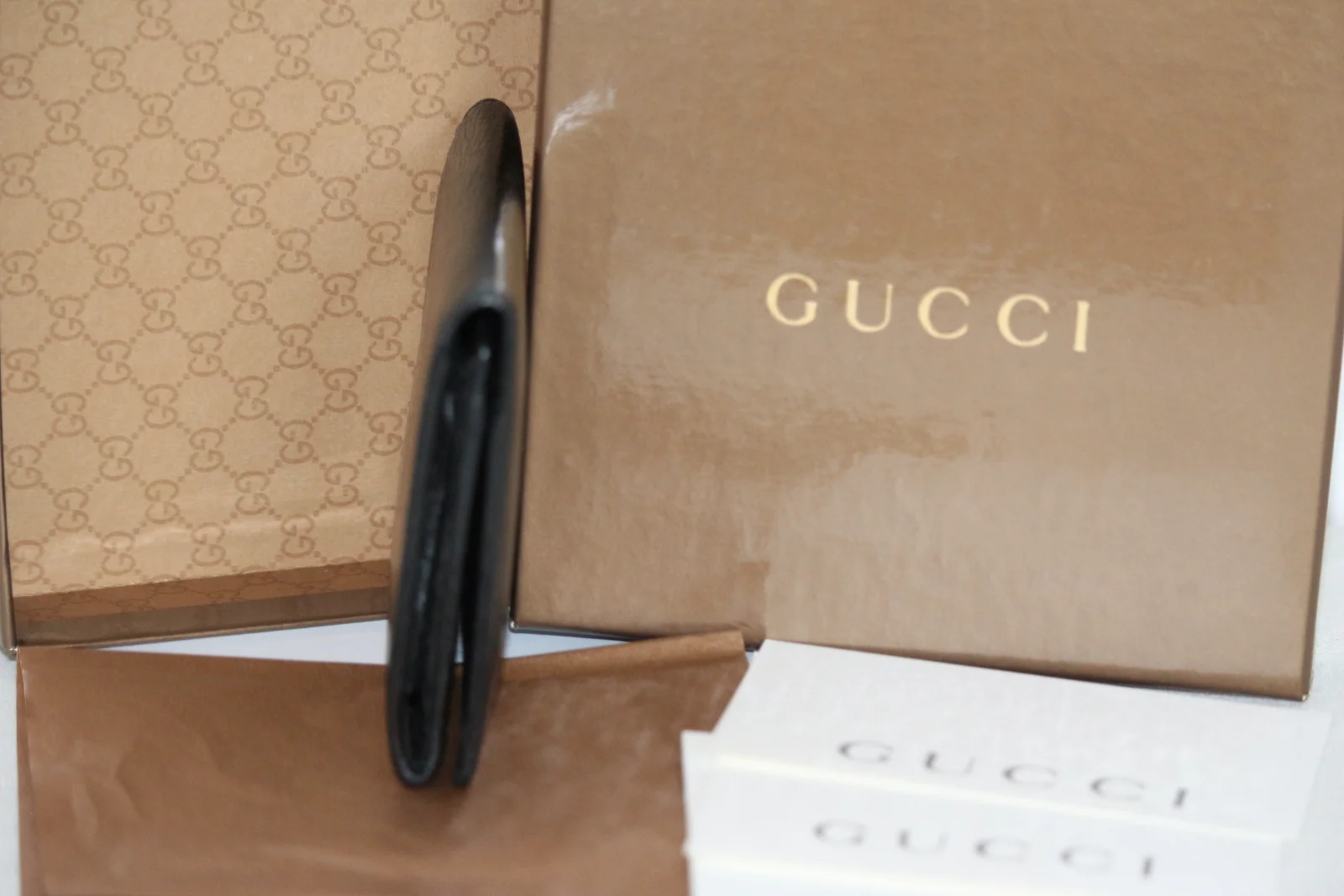 LEATHER GUCCI BI-FOLD MEN'S WALLET