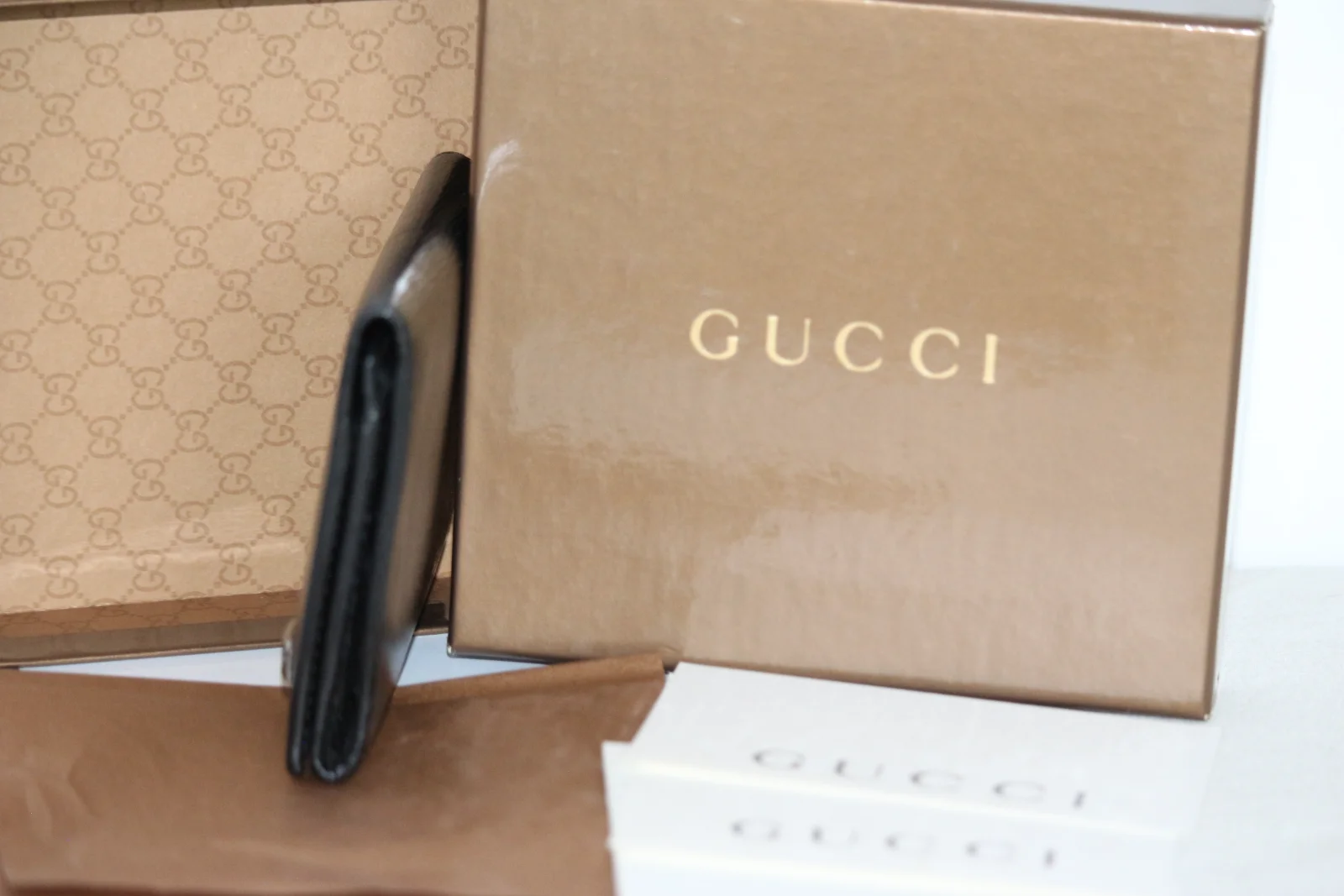 LEATHER GUCCI BI-FOLD MEN'S WALLET
