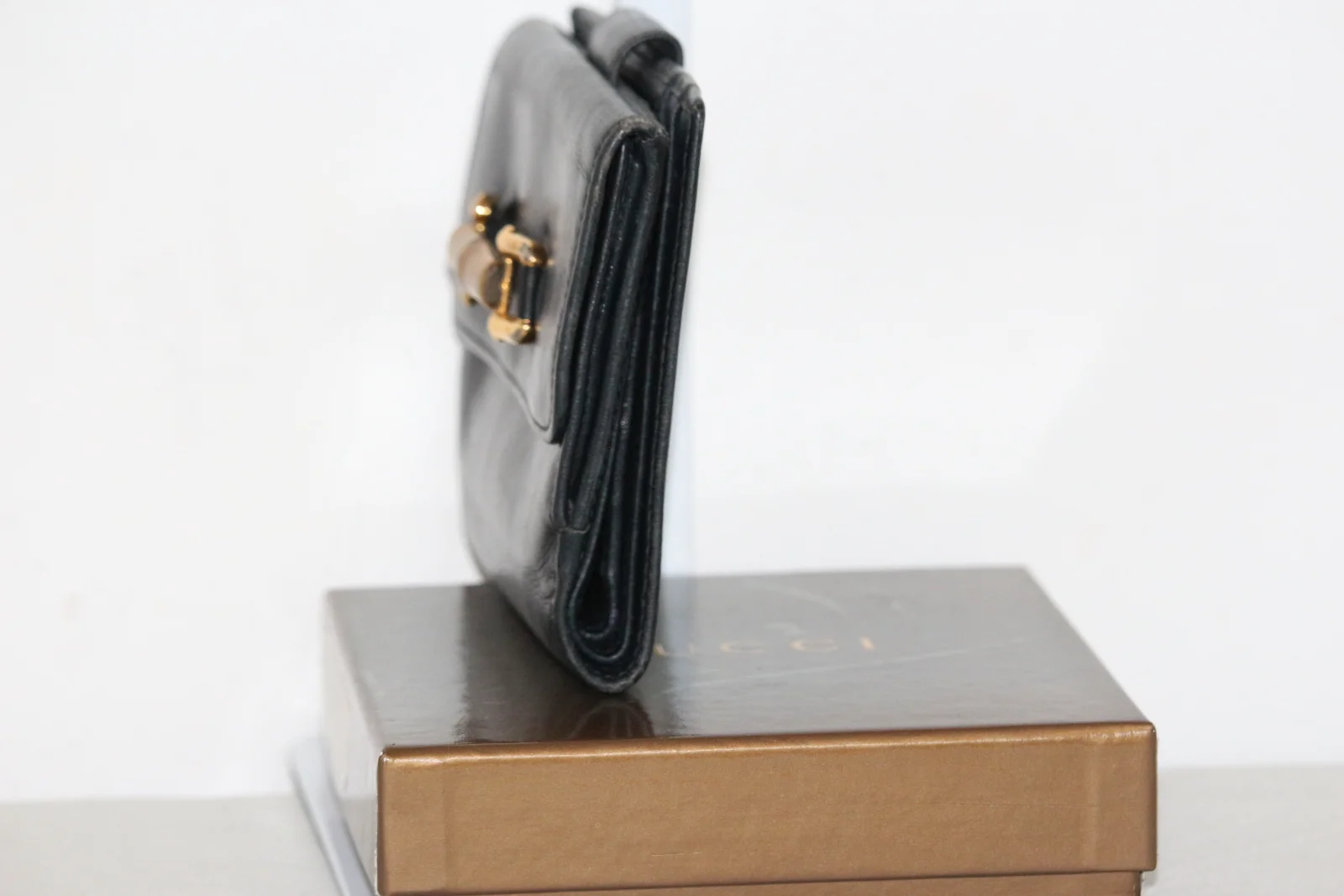VINTAGE GUCCI MEN'S BAMBOO BI-FOLD LEATHER BLACK WALLET