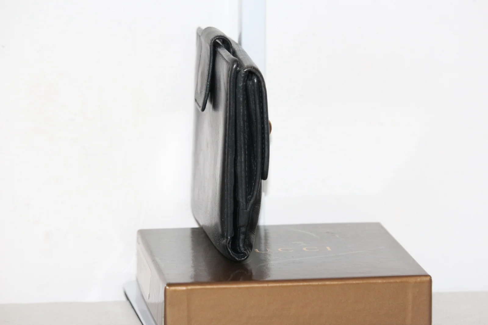 VINTAGE GUCCI MEN'S BAMBOO BI-FOLD LEATHER BLACK WALLET
