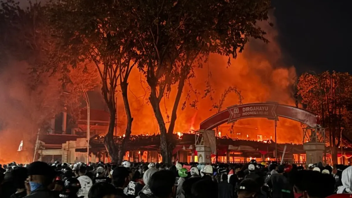 Saat Rumah Rakyat Berpagar Kawat dan Bermandikan Air Mata