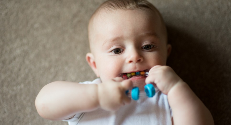 37 3 держится неделю у ребенка. 3 держится. Почему держится температура 37. Температура 37 держится 2 дня у взрослого. Од чего поднимаеца температура.