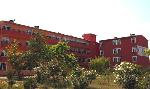 Ordu Ahmet Cemal Mağden Huzurevi - Ordu Ahmet Cemal Mağden Huzurevi, Ordu'nun Altınordu ilçesinde yaşlıların konforlu bir şekilde yaşamını sürdürdüğü bir merkezdir. 1992 yılında kurulan huzurevi, 165 kişiye hizmet verebilecek kapasitede bulunmaktadır. Akyazı Mahallesi'nde bulunan merkez, Org. İbrahim Fırtına Bulvarı No: 32 adresindedir. Telefon numarası 0452 234 11 72'dir