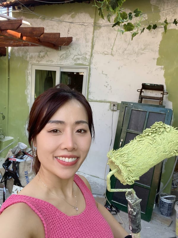Linh about to start painting the Old Quarter apartment