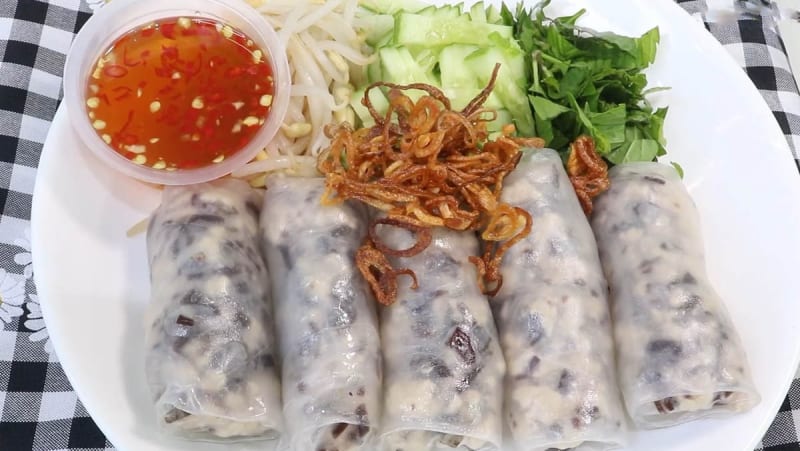 Banh Cuon - Steamed rice rolls