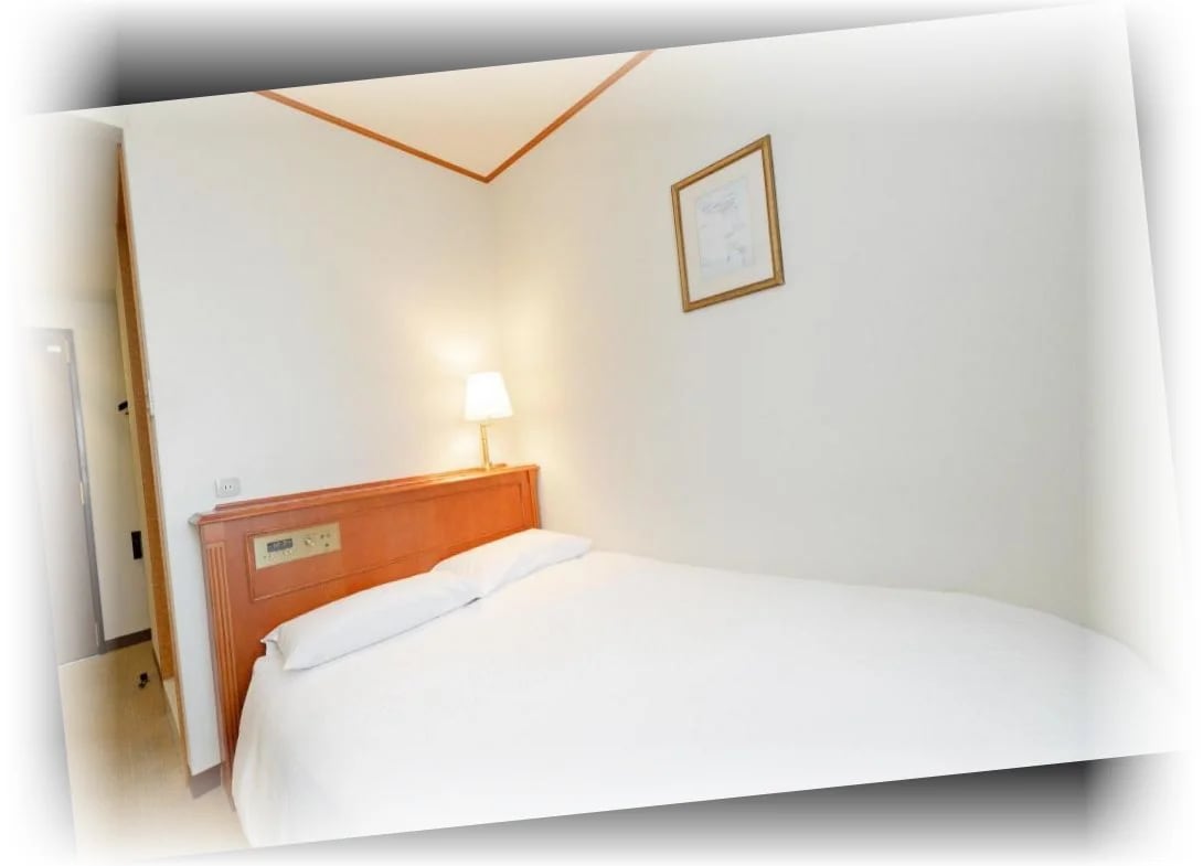 프라자_호텔_프리미어_세미_더블룸_(흡연_가능)_-_침대