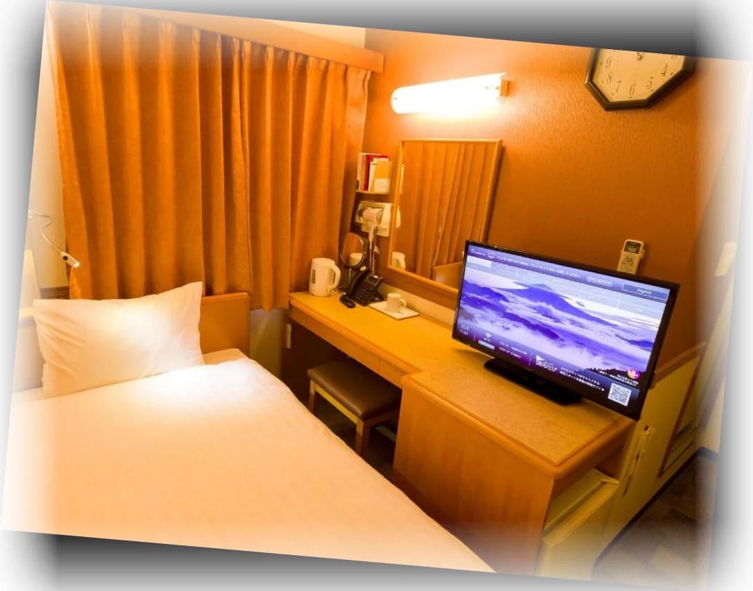 토요코_인_신-요코하마_에키마에_신칸_더블룸_-_흡연_-_침대