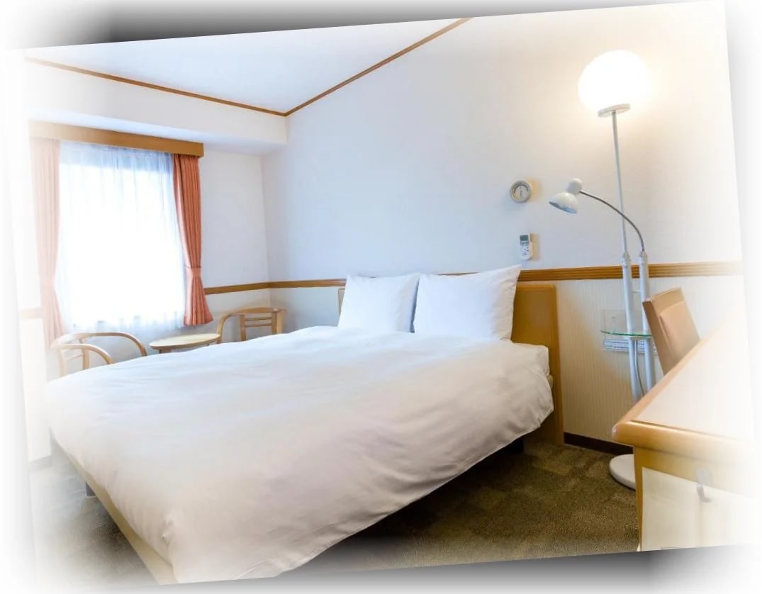 토요코_인_신-요코하마_에키마에_신칸_퀸룸_-_흡연실_-_침대