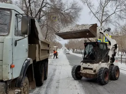 В Братске 28 единиц техники и свыше 50 рабочих задействовано на уборке снега