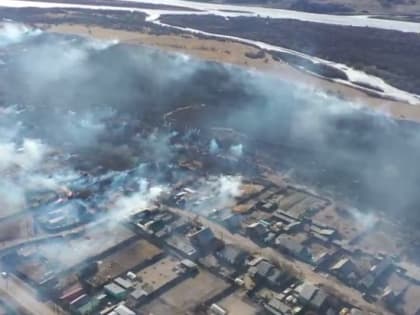 В Бурятии при пале сухой травы огонь перешел на деревню