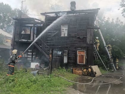 Деревянный дом горел на улице Фридриха Энгельса в Иркутске