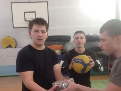 Дружеский матч по волейболу среди студентов