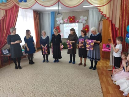 О поздравлении педагогов-ветеранов от коллектива детского сада «Белочка»