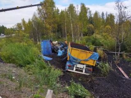 В Красноярском крае погиб водитель грузовика с углем