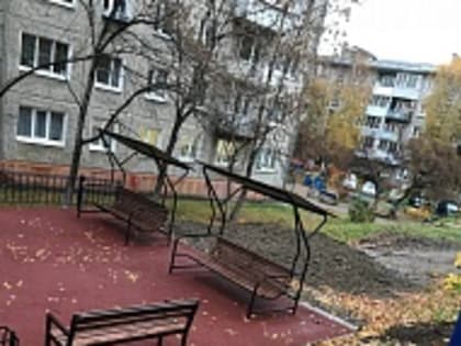 На благоустройство дворов, установку детских площадок и ремонт библиотеки направит средства «депутатского фонда» Михаил Корнев