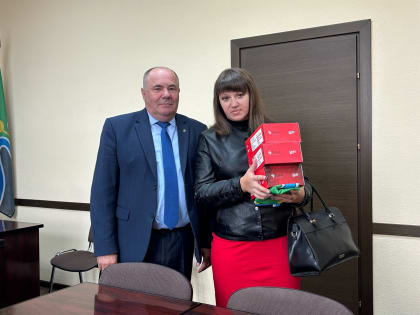 Новый мэр Тулуна передал помощь семье военнослужащего