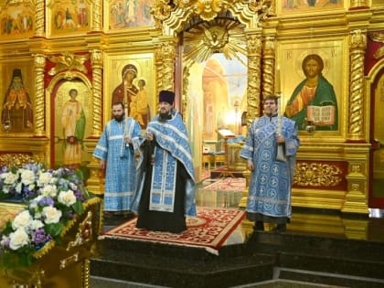 Праздничные Сретенские богослужения состоялись в кафедральном Богоявленском соборе
