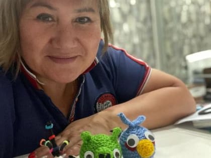 Бывший депутат Народного Хурала Бурятии вяжет персонажей игры «Angry Birds»