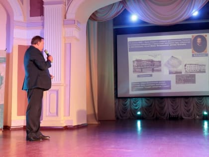 Главный врач ОГАУЗ ГИМДКБ Владимир Новожилов встретился со школьниками