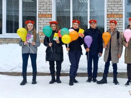 Школьники в Венгерке поздравили ветеранов педагогического труда