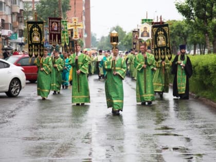 В праздник Пятидесятницы состоялся традиционный крестный ход