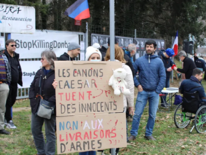 В Париже прошла манифестация против поставок оружия Киеву и за выход Франции из НАТО