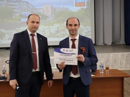 По партийному проекту «Единой России» «Новая школа» шесть школ Саянска получили сертификаты на учебники и учебные пособия