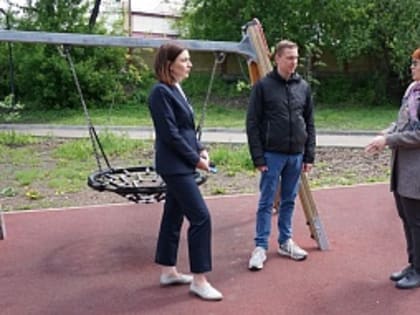 Депутат Максим Девочкин проверил содержание общественных территорий избирательного округа № 31