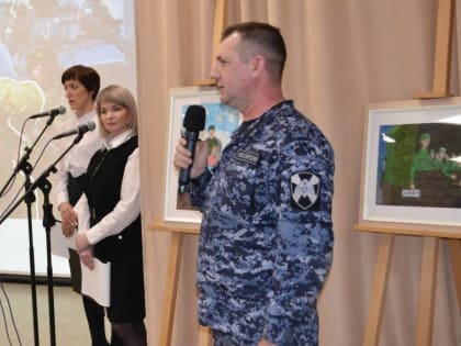 При участии «Единой России» в Саянске открылась выставка, посвященная Дню защитника Отечества и годовщине начала СВО