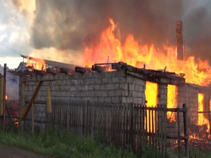 В поселке Чистый произошел крупный пожар