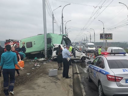 Водителю автобуса, устроившему смертельное ДТП на плотине ГЭС в Иркутске, продлили арест